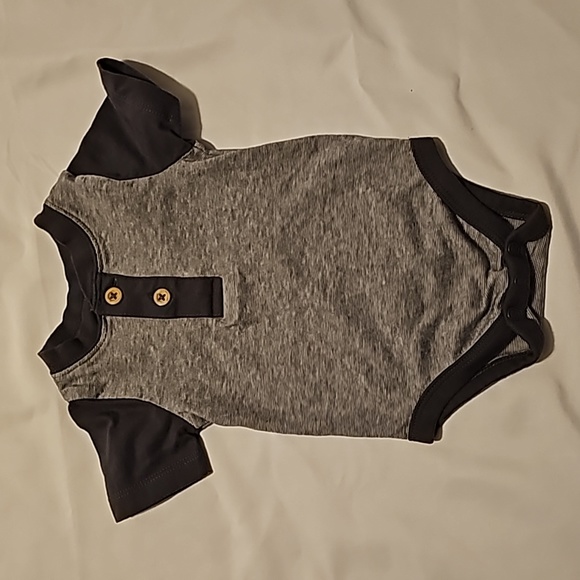 NWOT 2 Garanimals Short Sleeve Onesies for Baby Boys 0-3 Months - Picture 6 of 9